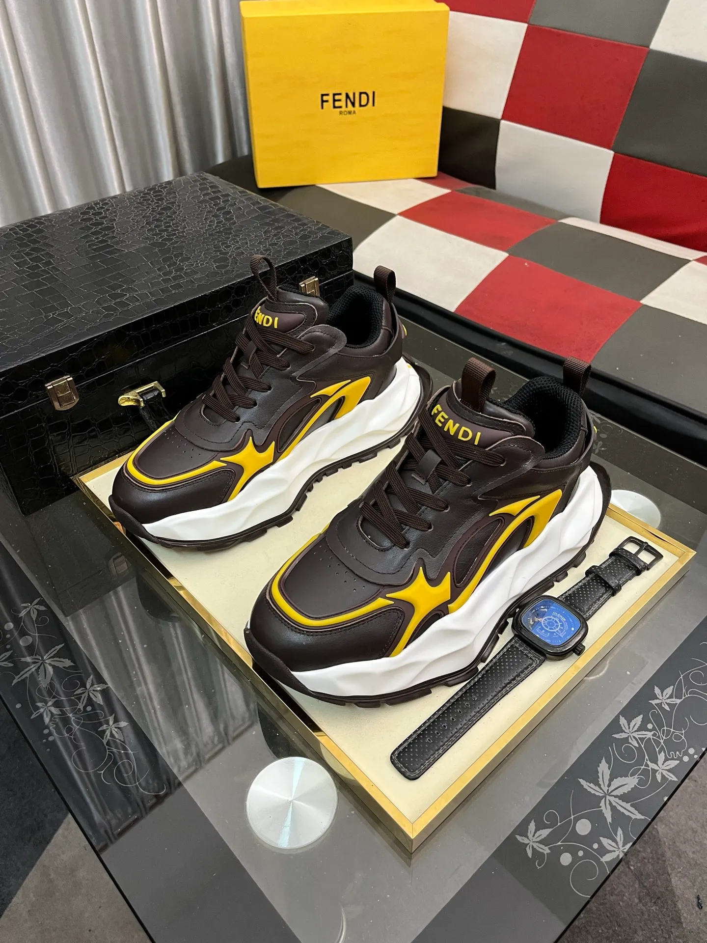 Men's Men's Shoes💰580⌚️⌚️[fendi] Fendi's classic and comfortable men's, this complex sneaker is made of soft calfskin➕genuine leather lining➕original ultra-light rubber material with rough outsole. This unique light style is suitable for the casual and refined sensibility of this season. It is comfortable and natural on the feet. It is an everyday style for casual travel in autumn and winter! 38-446️⃣colors available